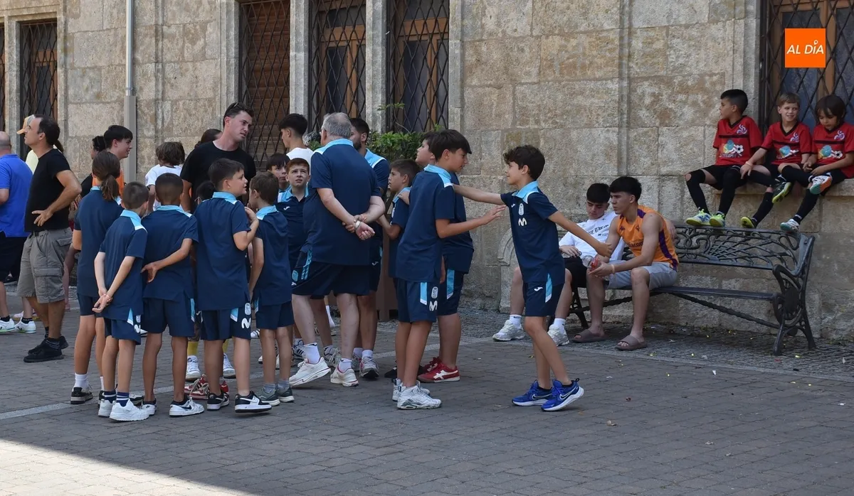 Foto 5 - Brindada una recepci&oacute;n oficial a los participantes en el Torneo Internacional de F&uacute;tbol Sala