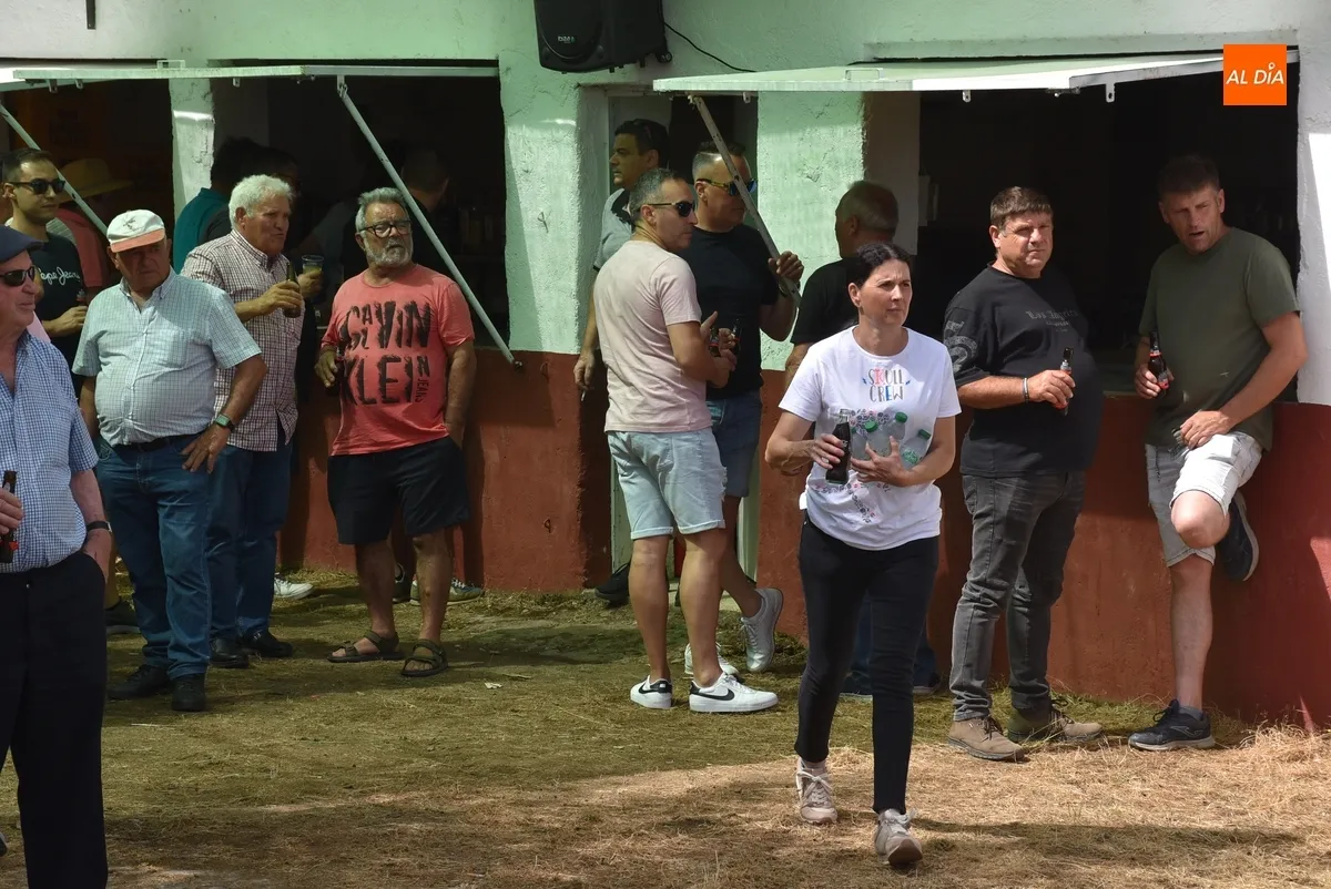 Foto 5 - Los caballistas ejecutan a la perfecci&oacute;n el encierro de campo sabatino de El Payo