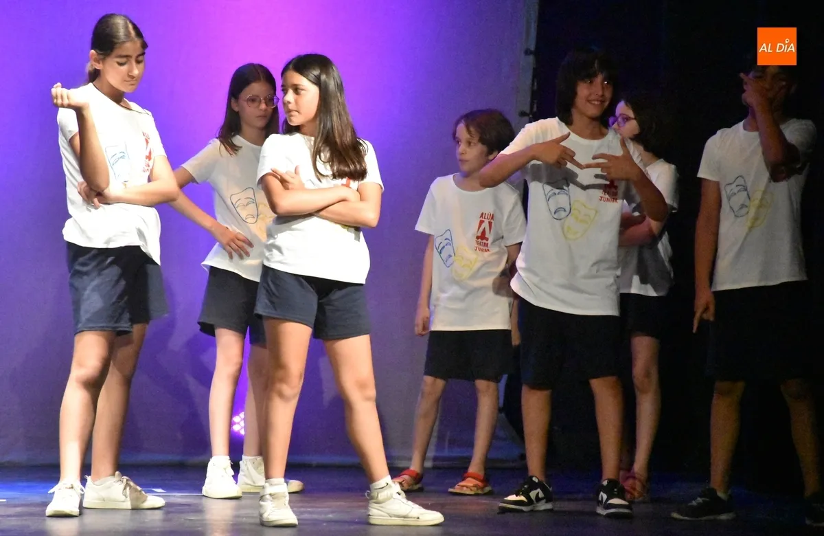 Foto 6 - Los alumnos de la Escuela de Teatro ofrecen un tr&iacute;ptico de montajes en el Teatro Nuevo