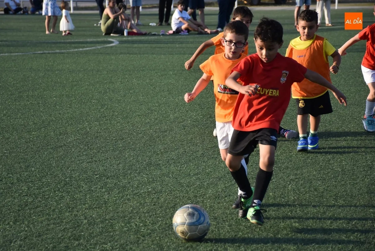 Foto 7 - La 2&ordf; Liga Comarcal del Ciudad Rodrigo CF corona a sus campeones
