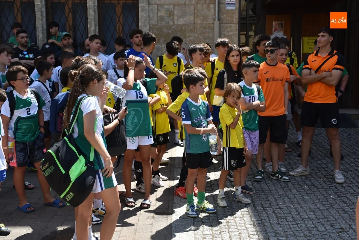 Foto 11 - Brindada una recepci&oacute;n oficial a los participantes en el Torneo Internacional de F&uacute;tbol Sala