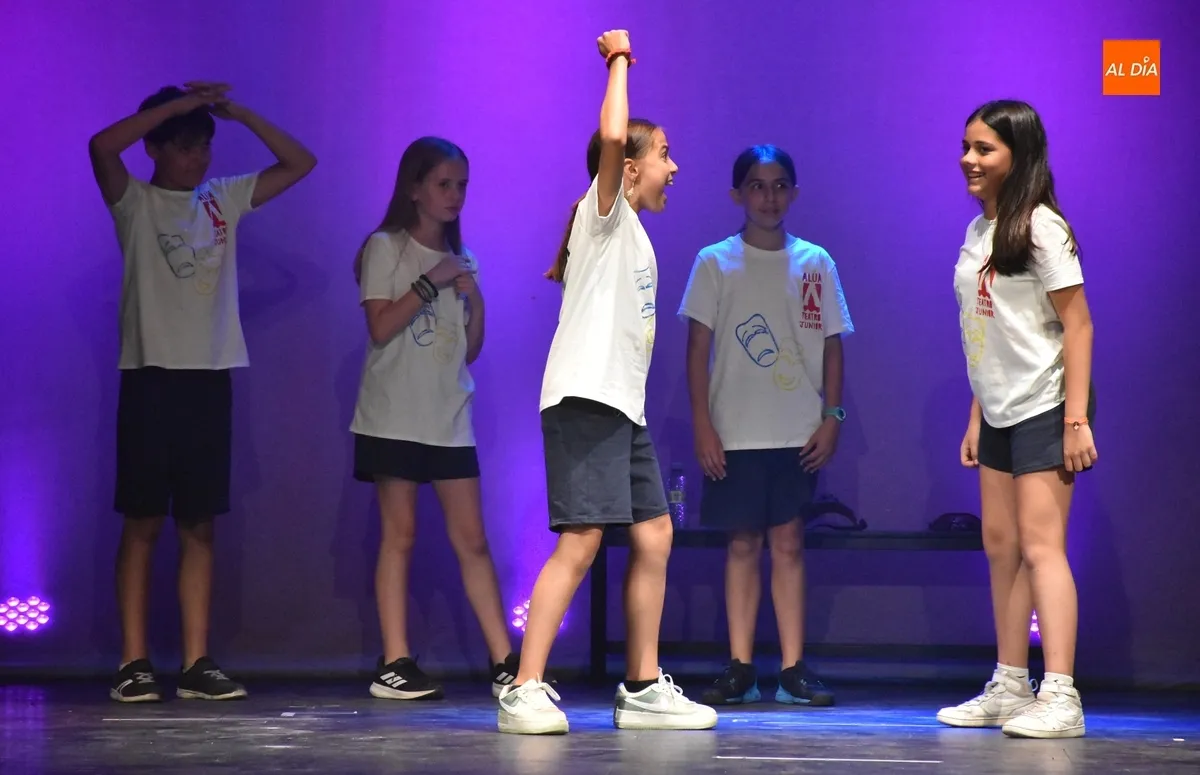 Foto 10 - Los alumnos de la Escuela de Teatro ofrecen un tr&iacute;ptico de montajes en el Teatro Nuevo