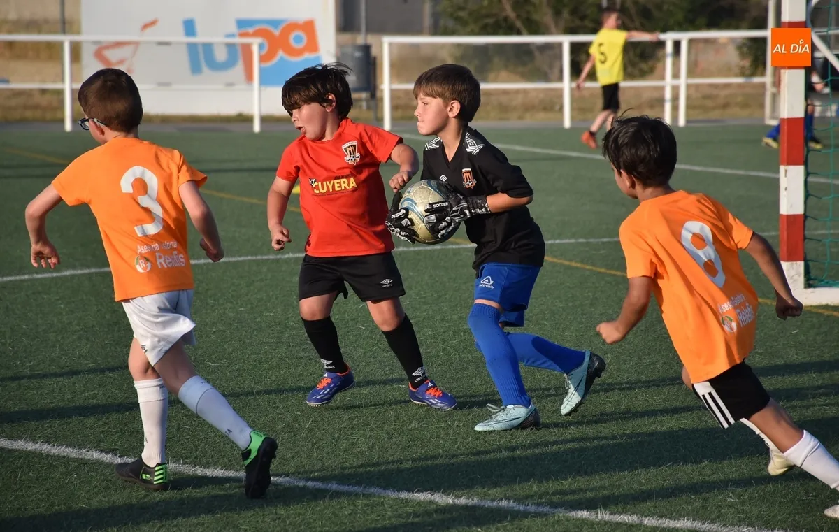 Foto 10 - La 2&ordf; Liga Comarcal del Ciudad Rodrigo CF corona a sus campeones