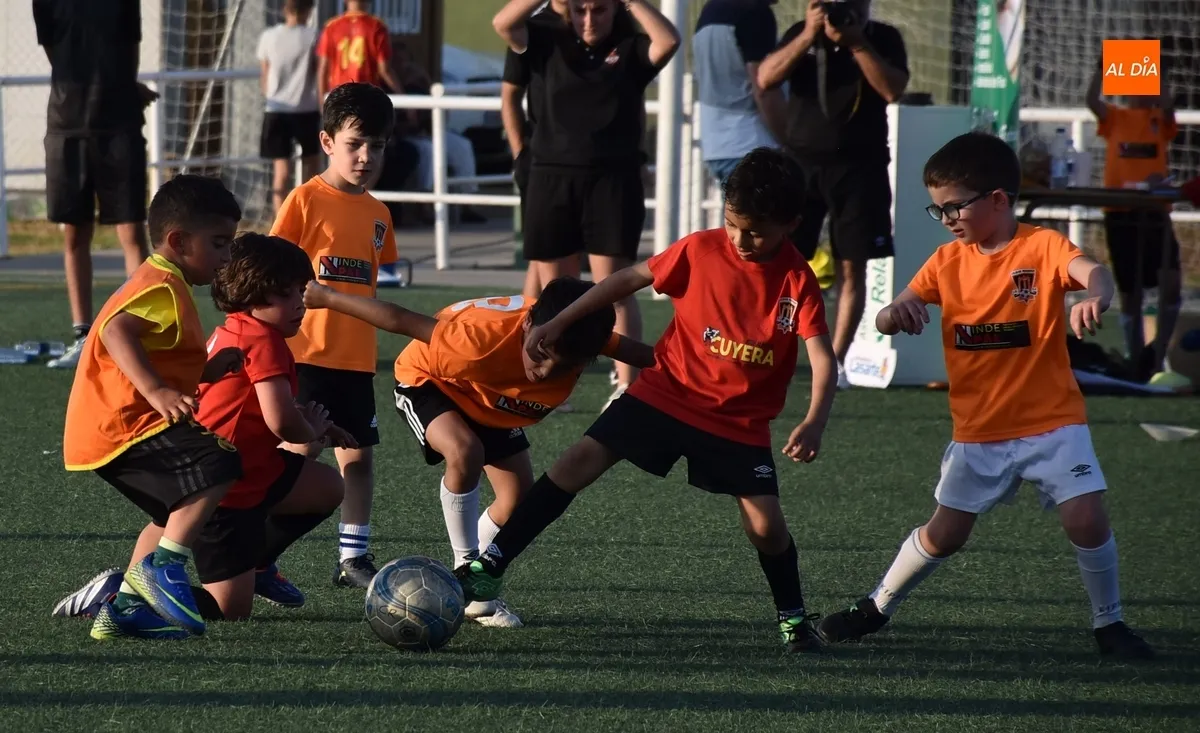 Foto 11 - La 2&ordf; Liga Comarcal del Ciudad Rodrigo CF corona a sus campeones