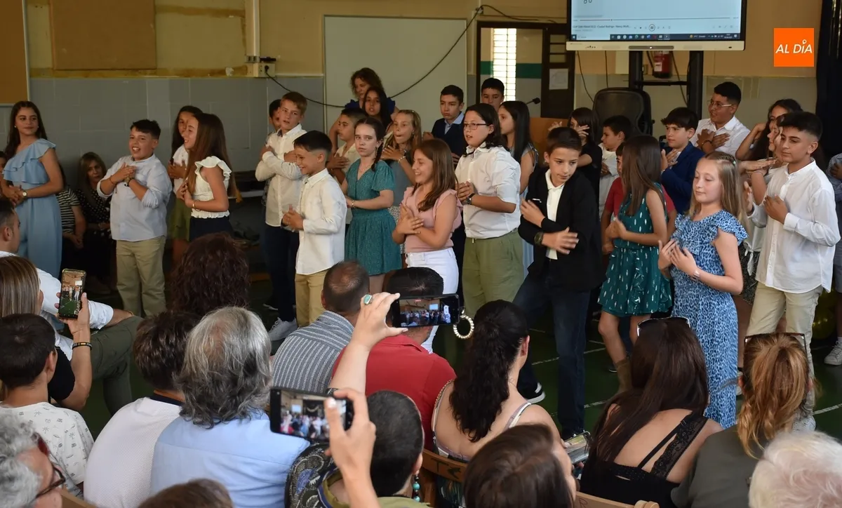 Foto 4 - Los alumnos de 6&ordm; de San Francisco dicen &ldquo;hasta siempre&rdquo; al centro tras unos a&ntilde;os &ldquo;maravillosos&rdquo;