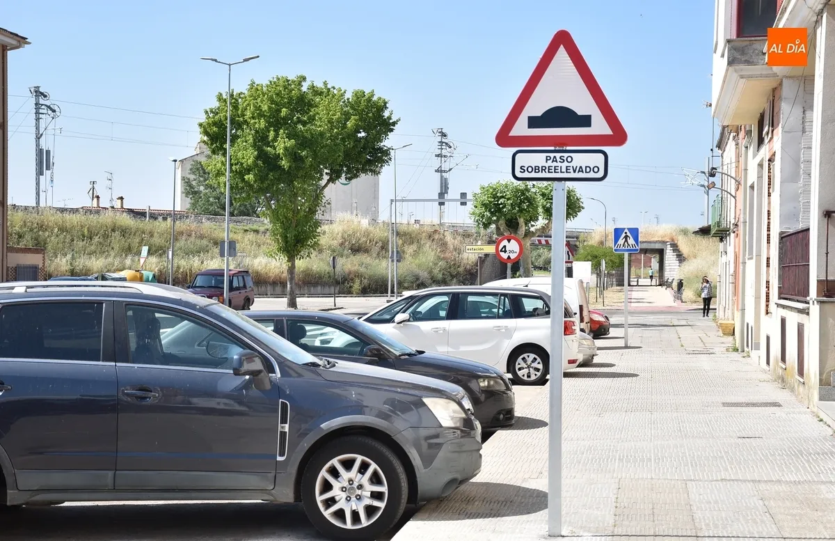 Foto 4 - Al completo el nuevo paso de cebra de la Avenida de Espa&ntilde;a
