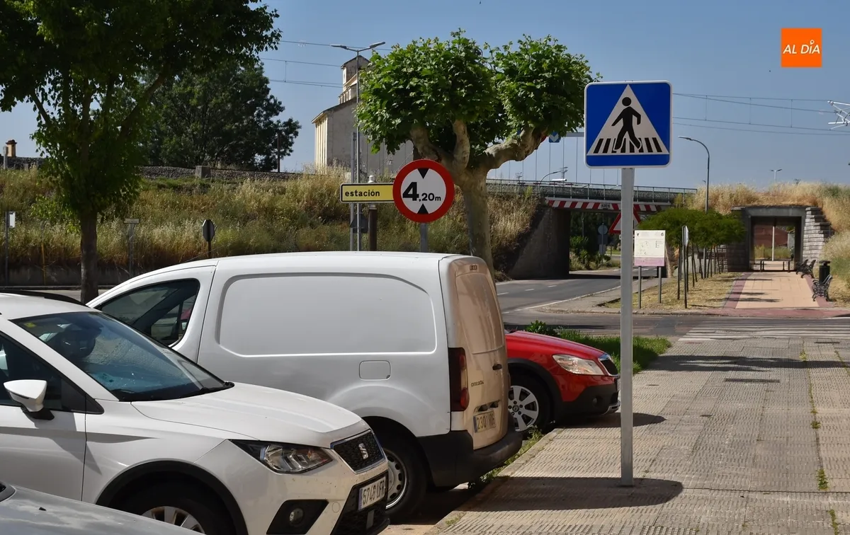 Foto 6 - Al completo el nuevo paso de cebra de la Avenida de Espa&ntilde;a