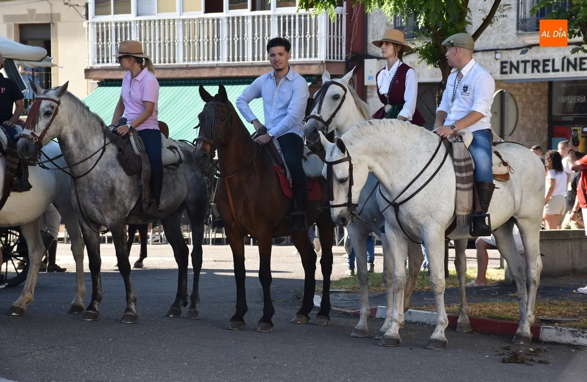 Foto 2 - Los romeros ponen rumbo al Santuario del Risco Mariano invitados a ser &ldquo;peregrinos de esperanza&rdquo;