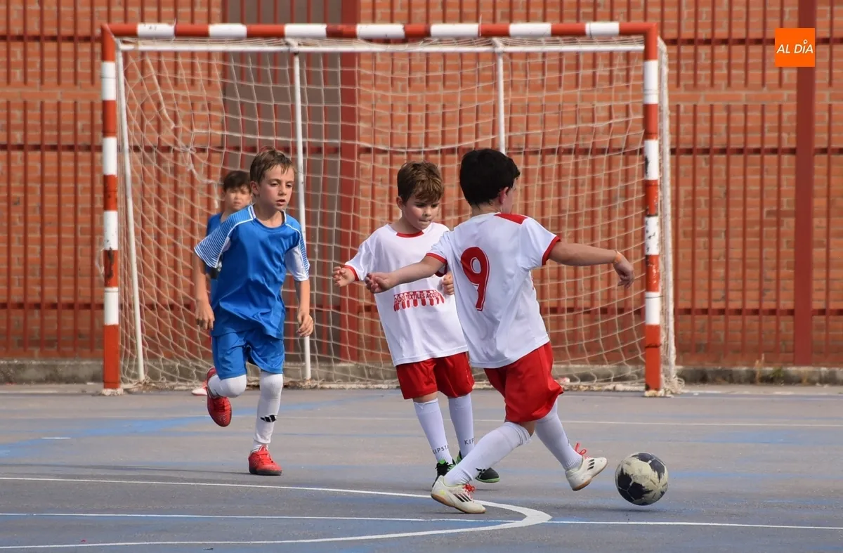 Foto 2 - Maratoniana jornada de f&uacute;tbol sala con fiesta de la espuma y partido de exhibici&oacute;n incluidos