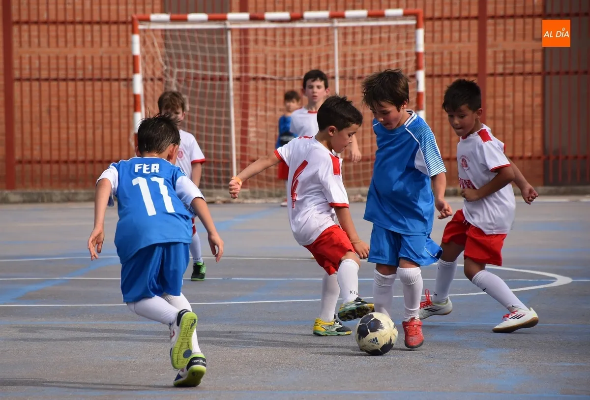 Foto 3 - Maratoniana jornada de f&uacute;tbol sala con fiesta de la espuma y partido de exhibici&oacute;n incluidos
