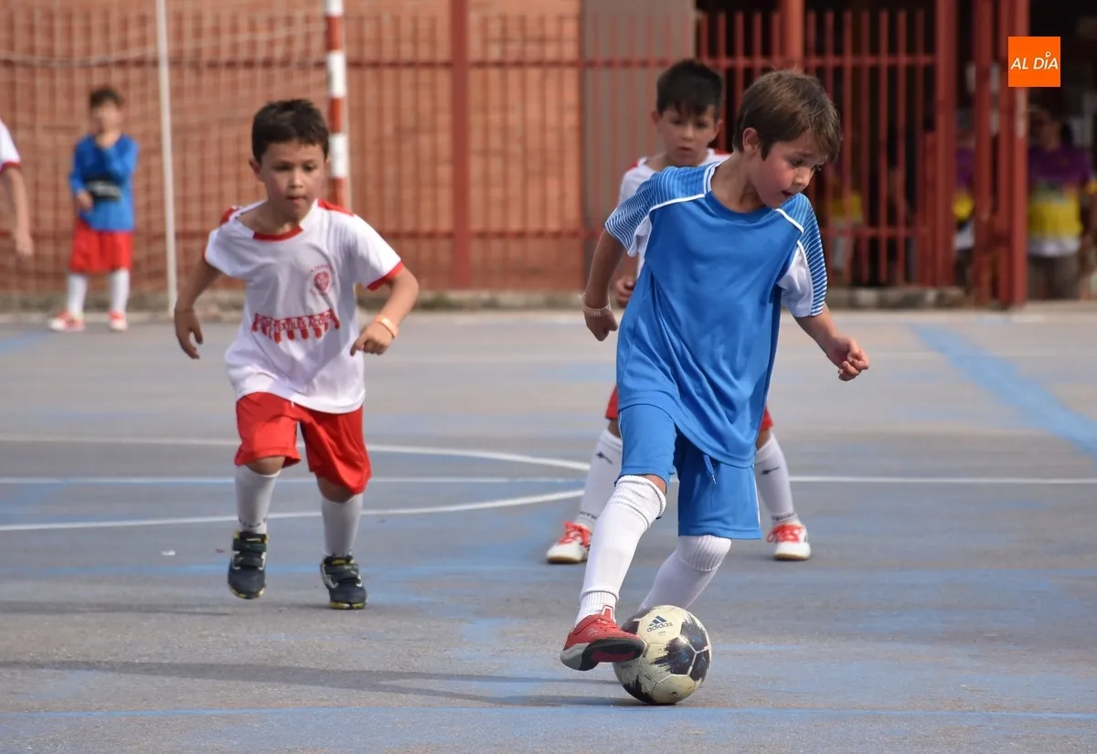 Foto 4 - Maratoniana jornada de f&uacute;tbol sala con fiesta de la espuma y partido de exhibici&oacute;n incluidos