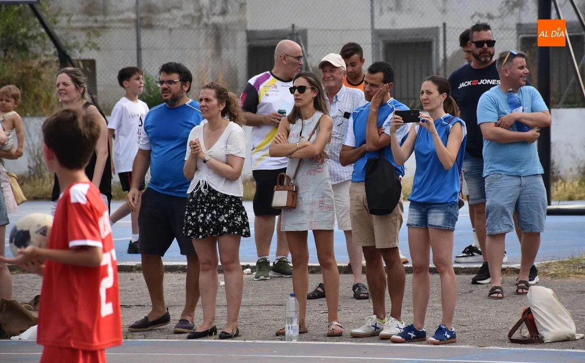 Foto 7 - Maratoniana jornada de f&uacute;tbol sala con fiesta de la espuma y partido de exhibici&oacute;n incluidos