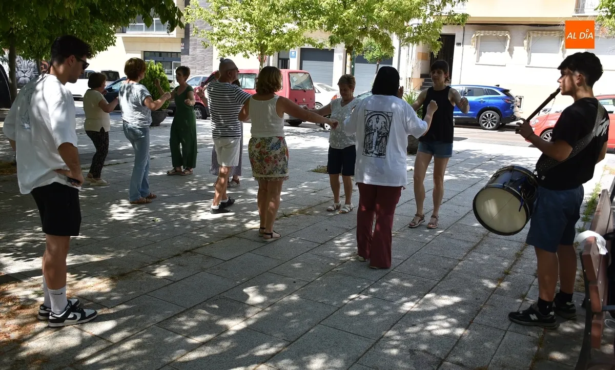 Foto 5 - Los talleres de Baile Charro de la Asociaci&oacute;n Surco disfrutan de una sesi&oacute;n al aire libre
