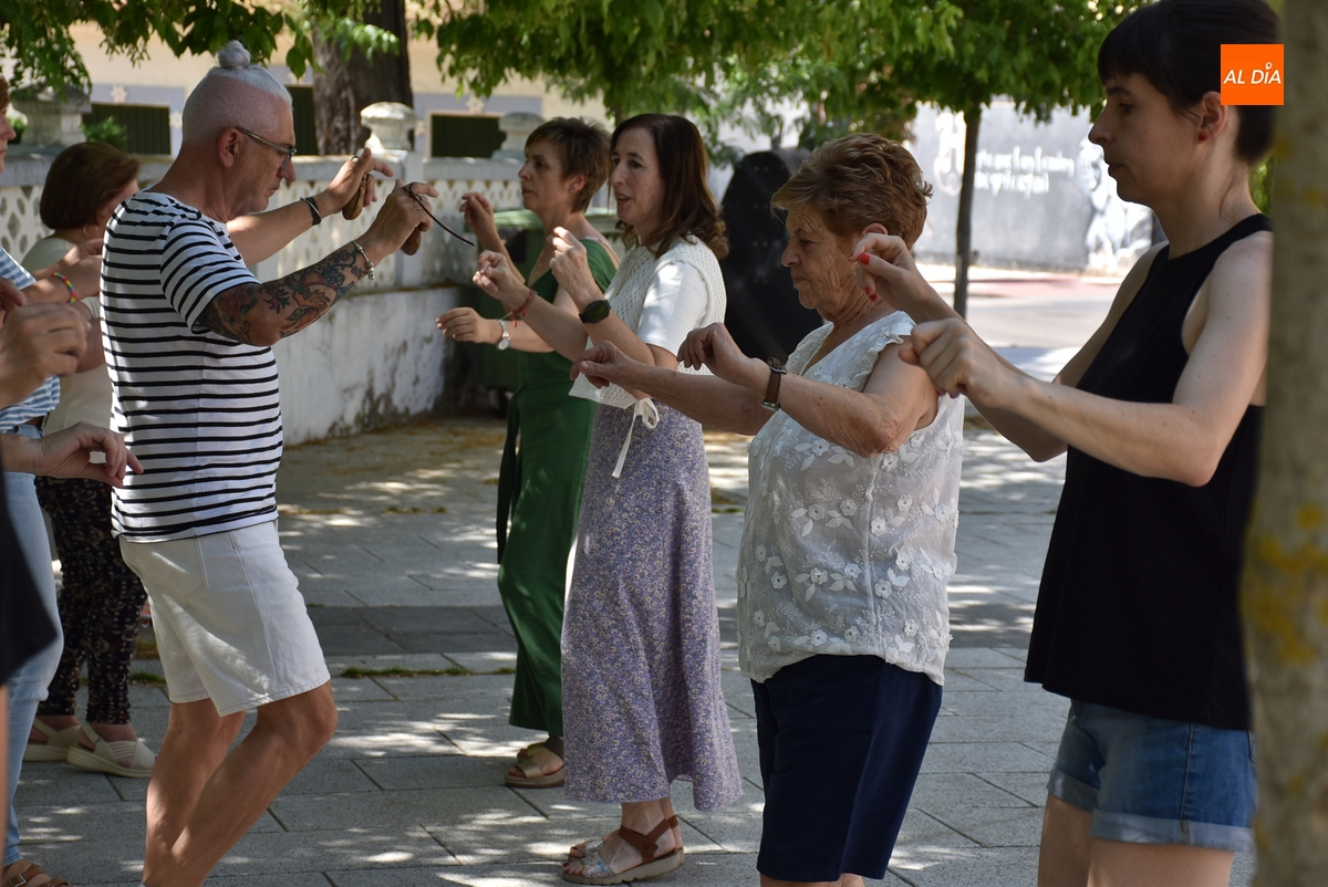 Los talleres de Baile Charro de la Asociación Surco disfrutan de una sesión al aire libre