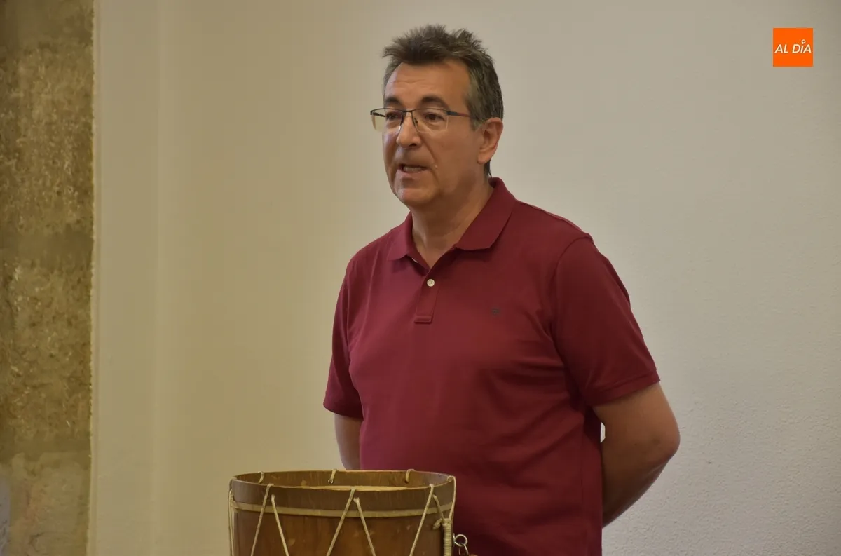 Foto 2 - Una clase magistral de Jos&eacute; &Aacute;ngel Mateos pone el broche al curso de la Escuela de Tamborileros