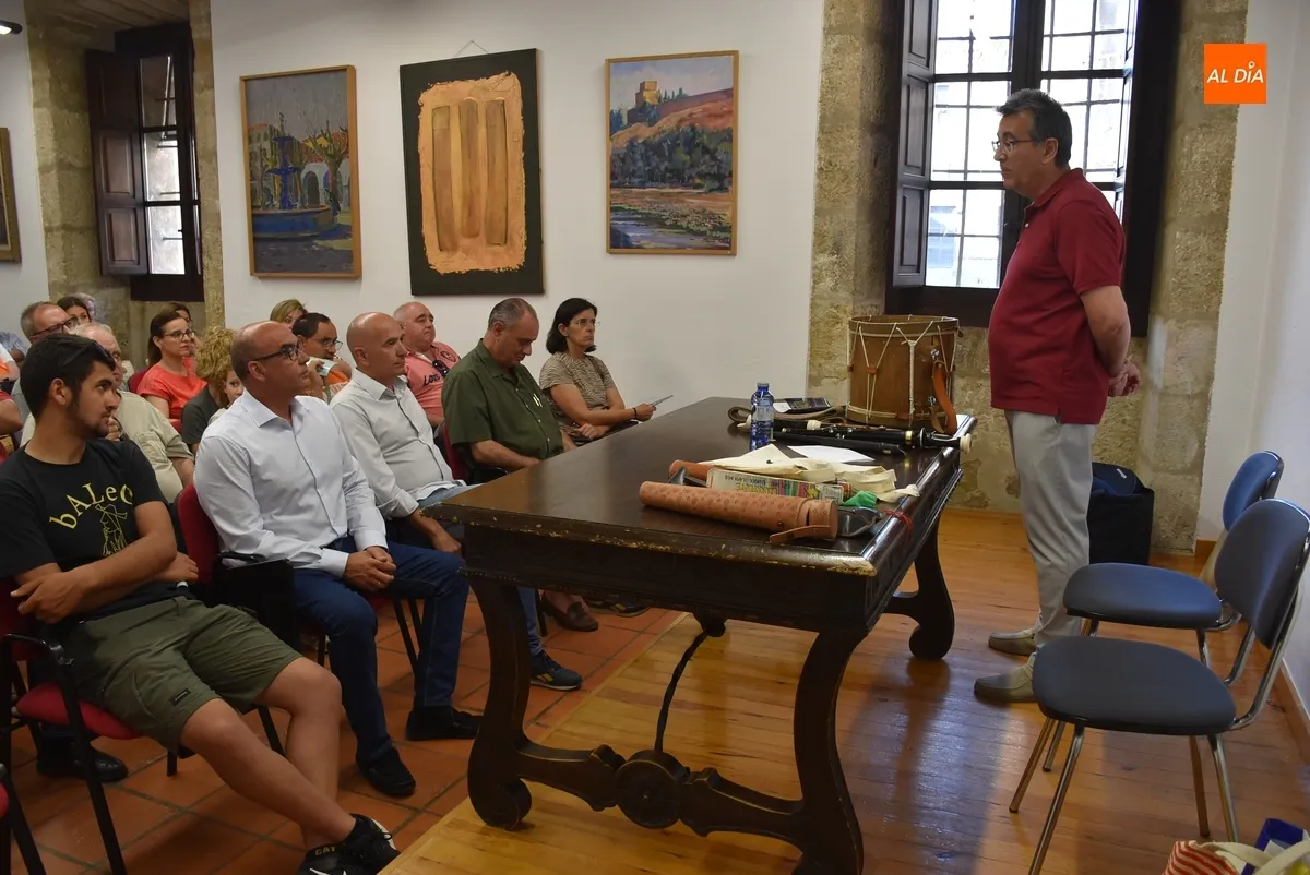 Foto 6 - Una clase magistral de Jos&eacute; &Aacute;ngel Mateos pone el broche al curso de la Escuela de Tamborileros