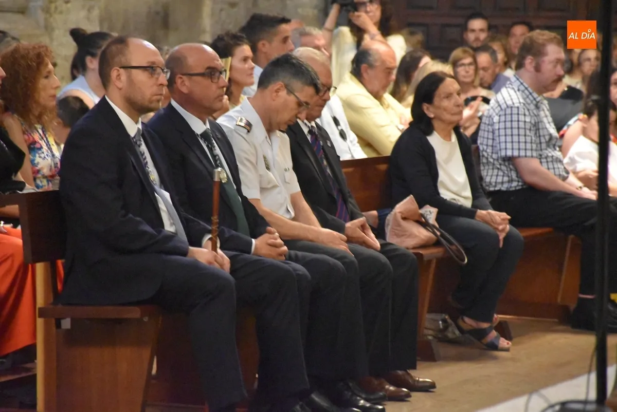 Foto 10 - Una treintena de reci&eacute;n comulgados y un beb&eacute; participan en &ldquo;la procesi&oacute;n m&aacute;s importante del a&ntilde;o&rdquo;