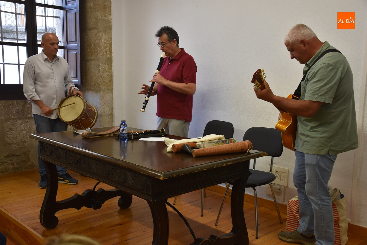 Una clase magistral de José Ángel Mateos pone el broche al curso de la Escuela de Tamborileros