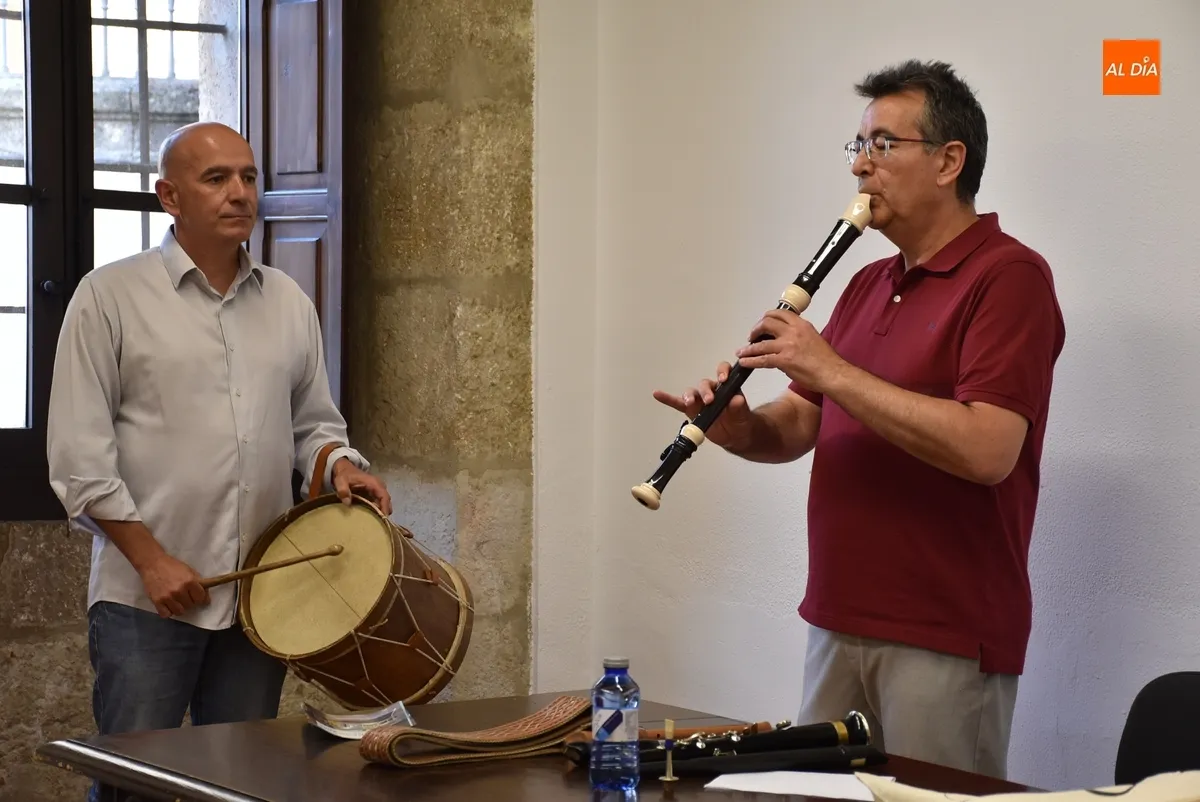 Foto 7 - Una clase magistral de Jos&eacute; &Aacute;ngel Mateos pone el broche al curso de la Escuela de Tamborileros