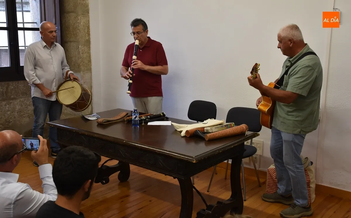 Foto 8 - Una clase magistral de Jos&eacute; &Aacute;ngel Mateos pone el broche al curso de la Escuela de Tamborileros