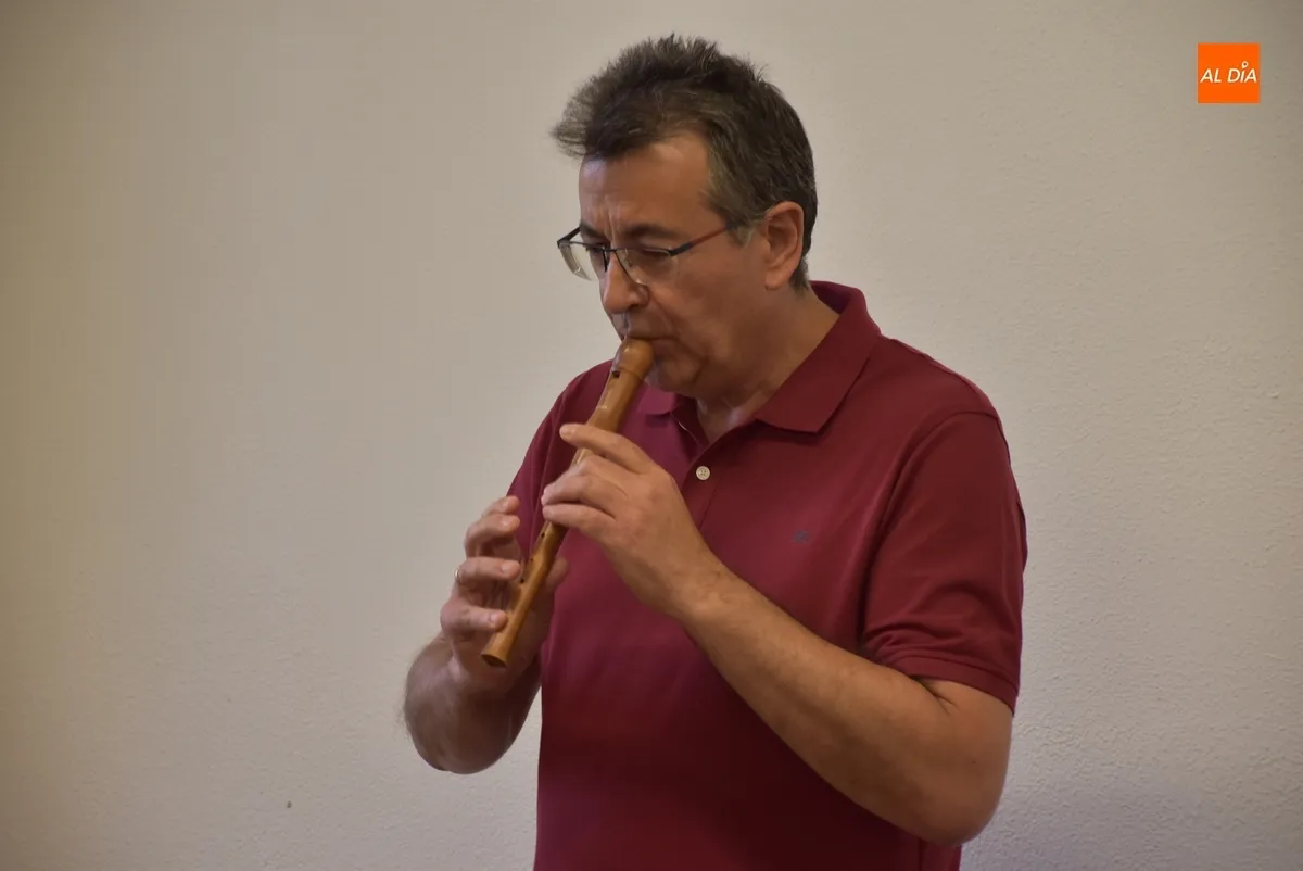 Foto 9 - Una clase magistral de Jos&eacute; &Aacute;ngel Mateos pone el broche al curso de la Escuela de Tamborileros