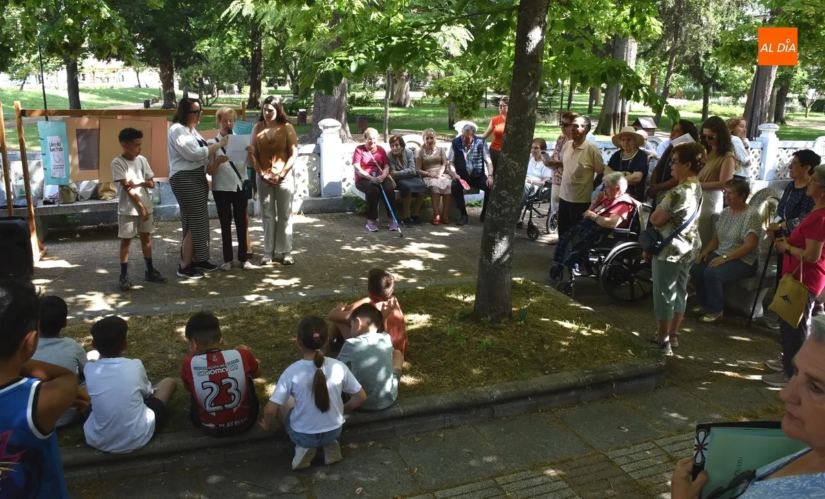 Foto 8 - Personas de todas las edades plasman sus deseos en torno al &lsquo;Buen Trato&rsquo; hacia los mayores
