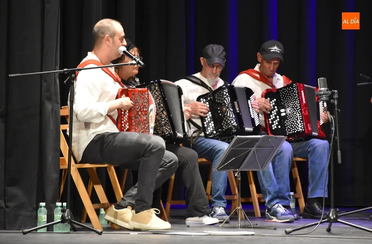 Foto 2 - Los alumnos de Acorde&oacute;n y M&uacute;sica de Ra&iacute;z cierran el curso ofreciendo una audici&oacute;n
