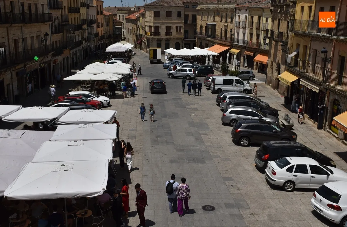 Foto 2 - Ampliada hasta el 30 de junio la posibilidad de aparcar en la Plaza Mayor mirobrigense