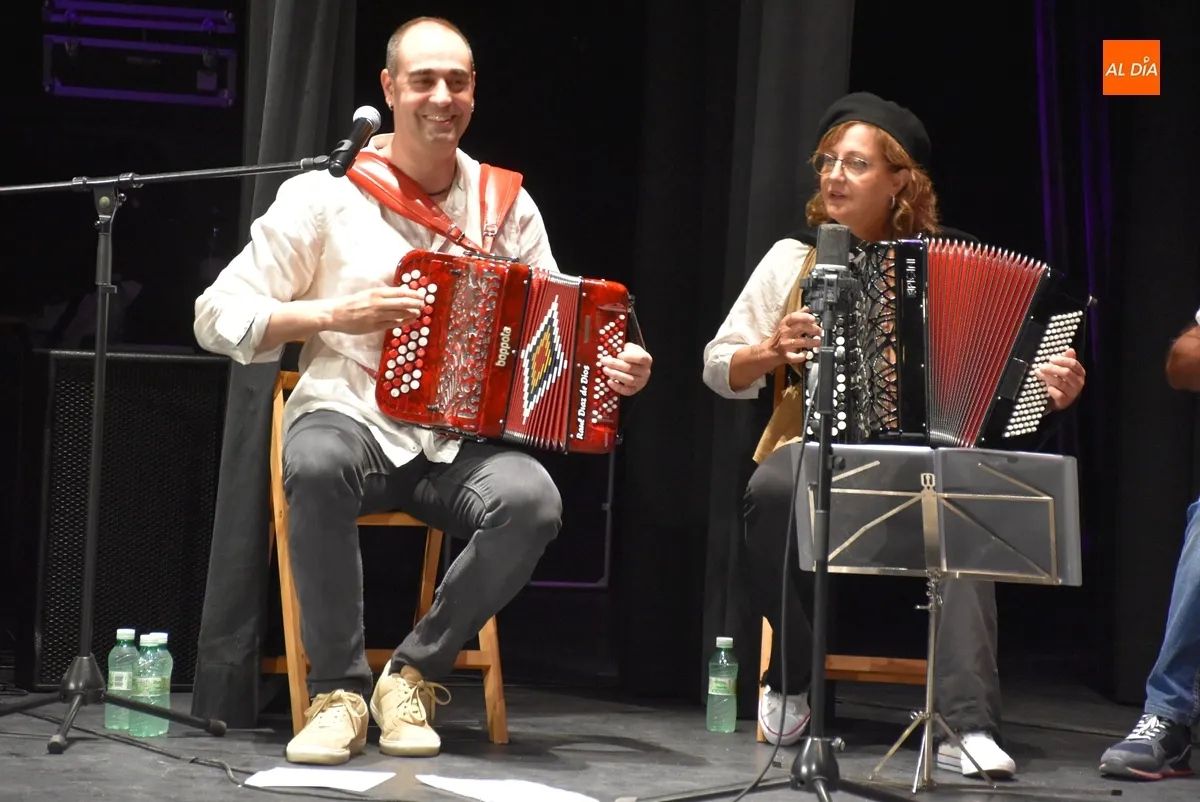 Foto 9 - Los alumnos de Acorde&oacute;n y M&uacute;sica de Ra&iacute;z cierran el curso ofreciendo una audici&oacute;n