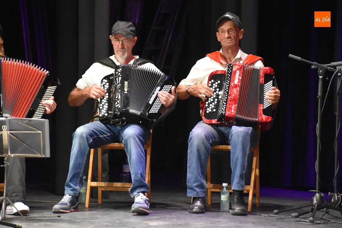 Foto 10 - Los alumnos de Acorde&oacute;n y M&uacute;sica de Ra&iacute;z cierran el curso ofreciendo una audici&oacute;n