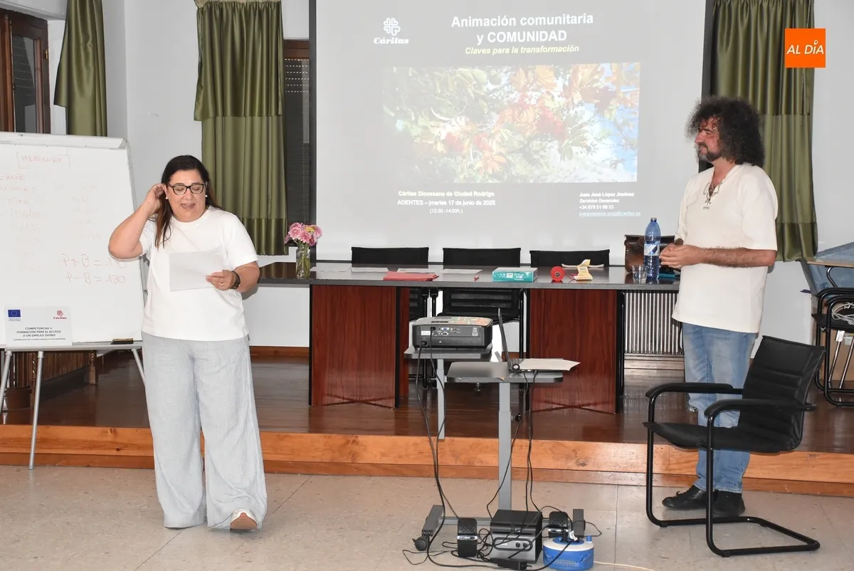 Foto 3 - C&aacute;ritas recibe a Juan Jos&eacute; L&oacute;pez Jim&eacute;nez para tratar su &lsquo;ra&iacute;z&rsquo; de la animaci&oacute;n comunitaria
