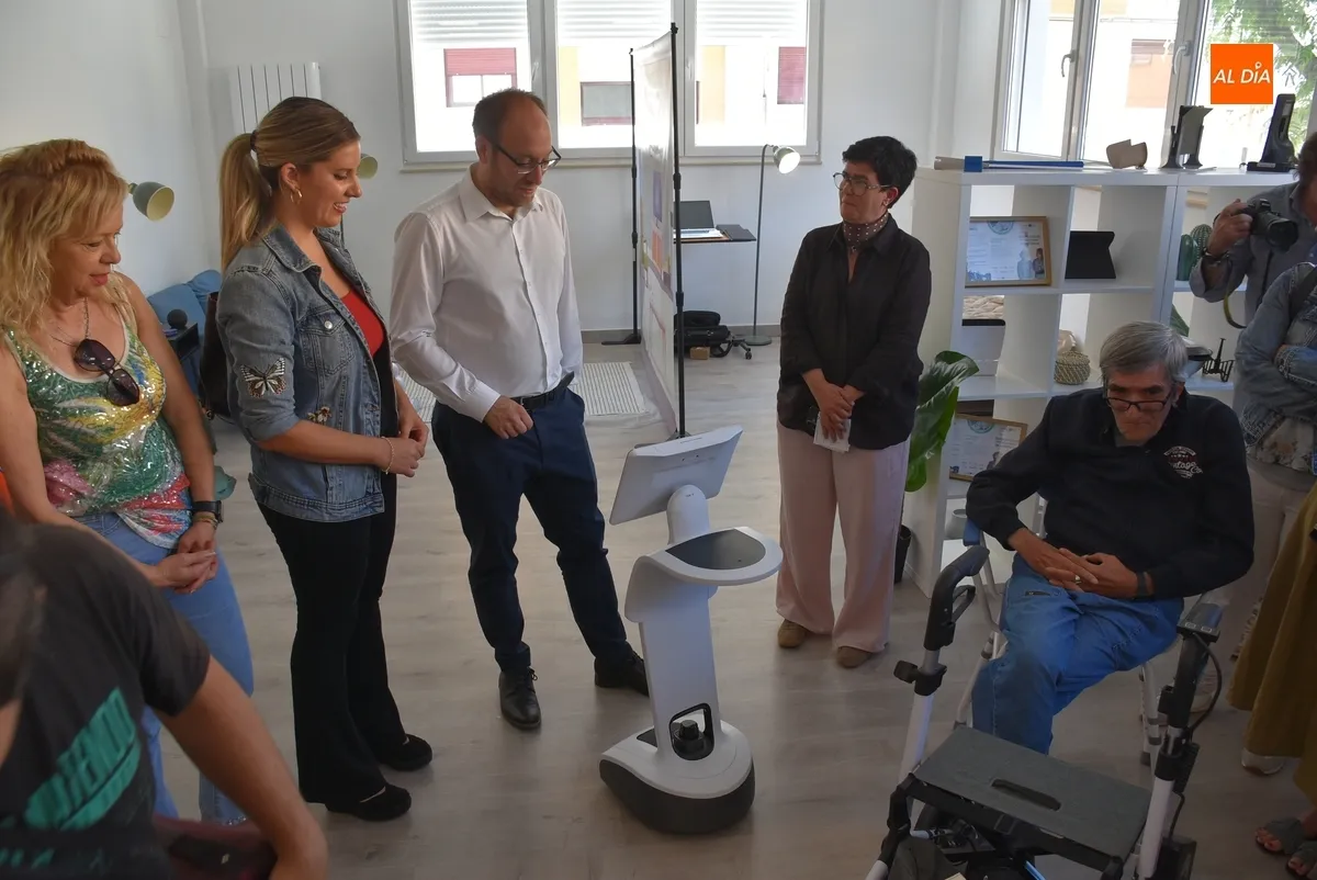 Foto 2 - Asprodes recibe la c&aacute;psula Diversiverso que da a conocer tecnolog&iacute;as y productos de apoyo