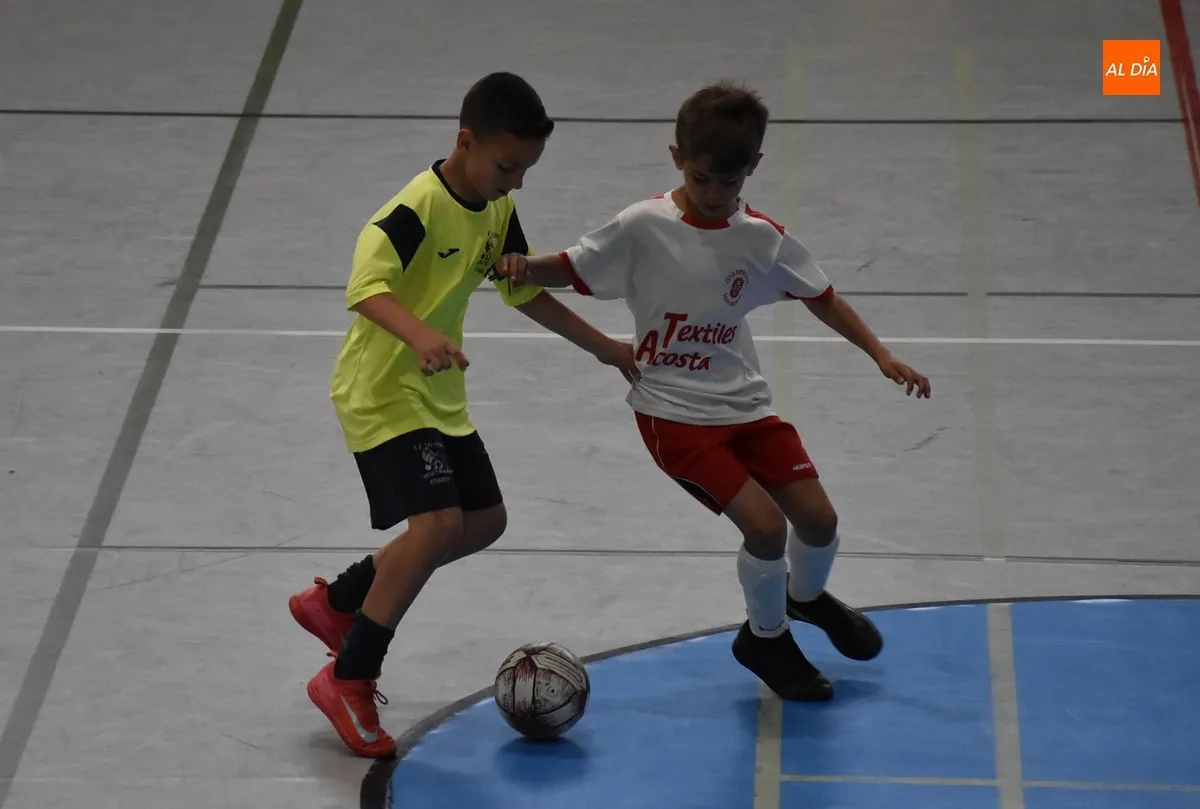 Foto 10 - Los Leones de Vitigudino ganan al III Columnas B la final Benjam&iacute;n del Torneo de Primavera