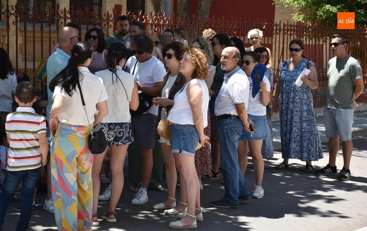 Foto 6 - Cerca de 150 personas protestan contra la supresi&oacute;n de plazas de maestro en Ciudad Rodrigo