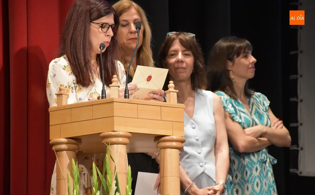 Foto 11 - La promoci&oacute;n 2023/2025 del IES Fray Diego deja su firma en la &ldquo;salida&rdquo; de su &ldquo;vida adulta&rdquo;
