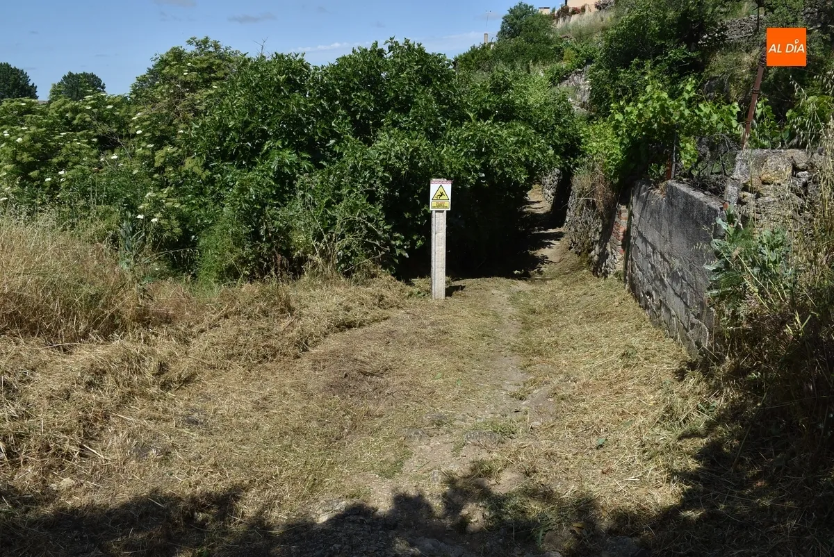 Foto 2 - Puesta a punto del camino hacia los pontones y de la Cuesta de las Higueras de cara al verano