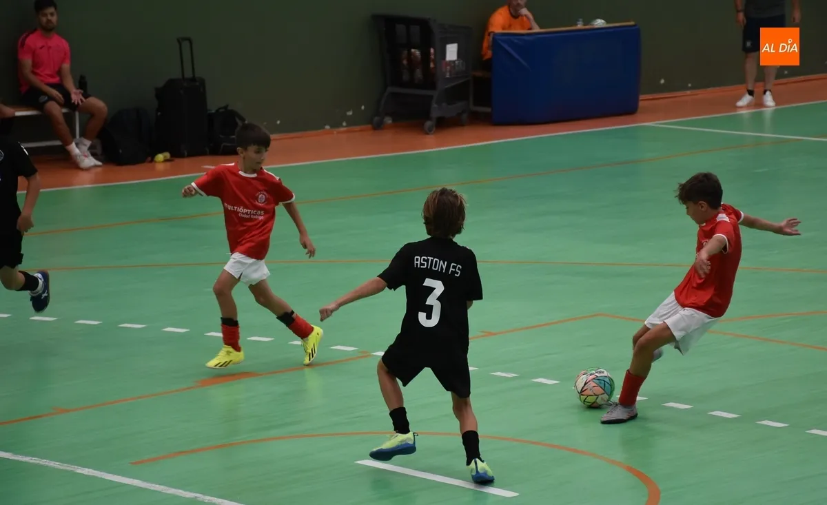 Foto 6 - Echa a rodar el bal&oacute;n del novedoso Torneo Internacional de F&uacute;tbol Sala con un espectacular ambiente