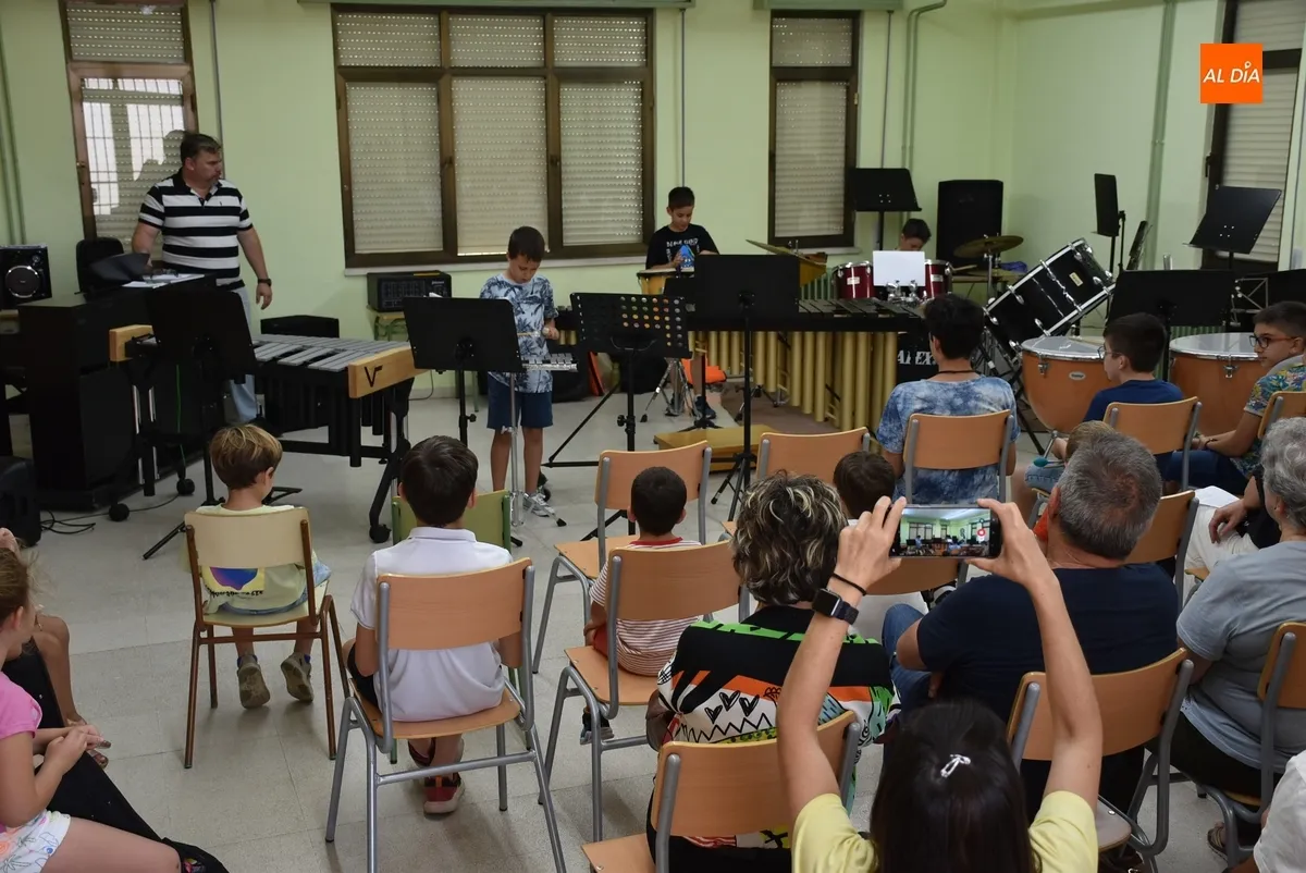 Foto 4 - Los alumnos de Percusi&oacute;n muestran su dominio de varios instrumentos