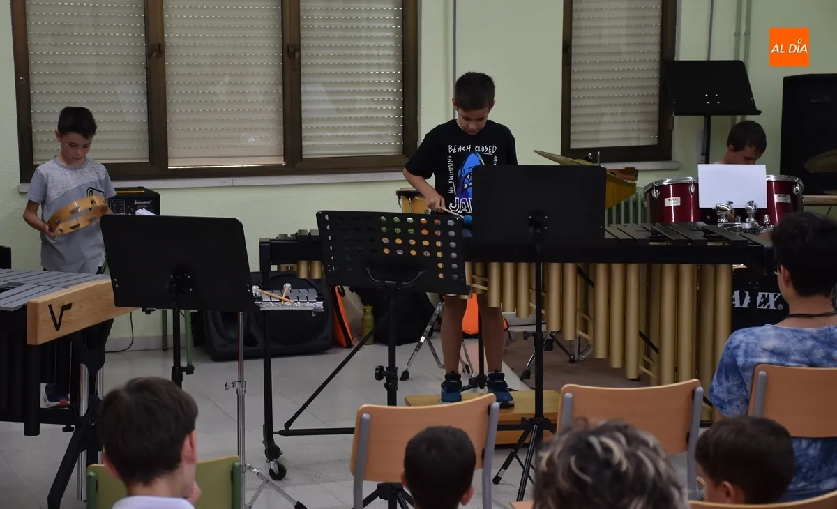 Foto 7 - Los alumnos de Percusi&oacute;n muestran su dominio de varios instrumentos