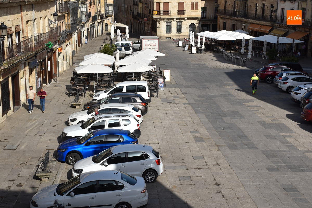La Plaza Mayor se despide de los vehículos hasta septiembre