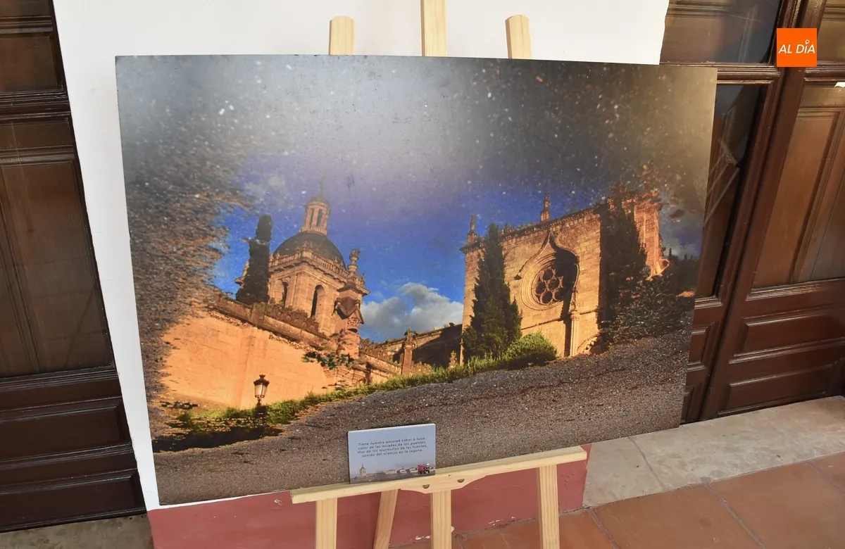 Foto 5 - La Casa Consistorial recibe la expo sobre la Catedral de Santos Vicente y Celia Hidalgo