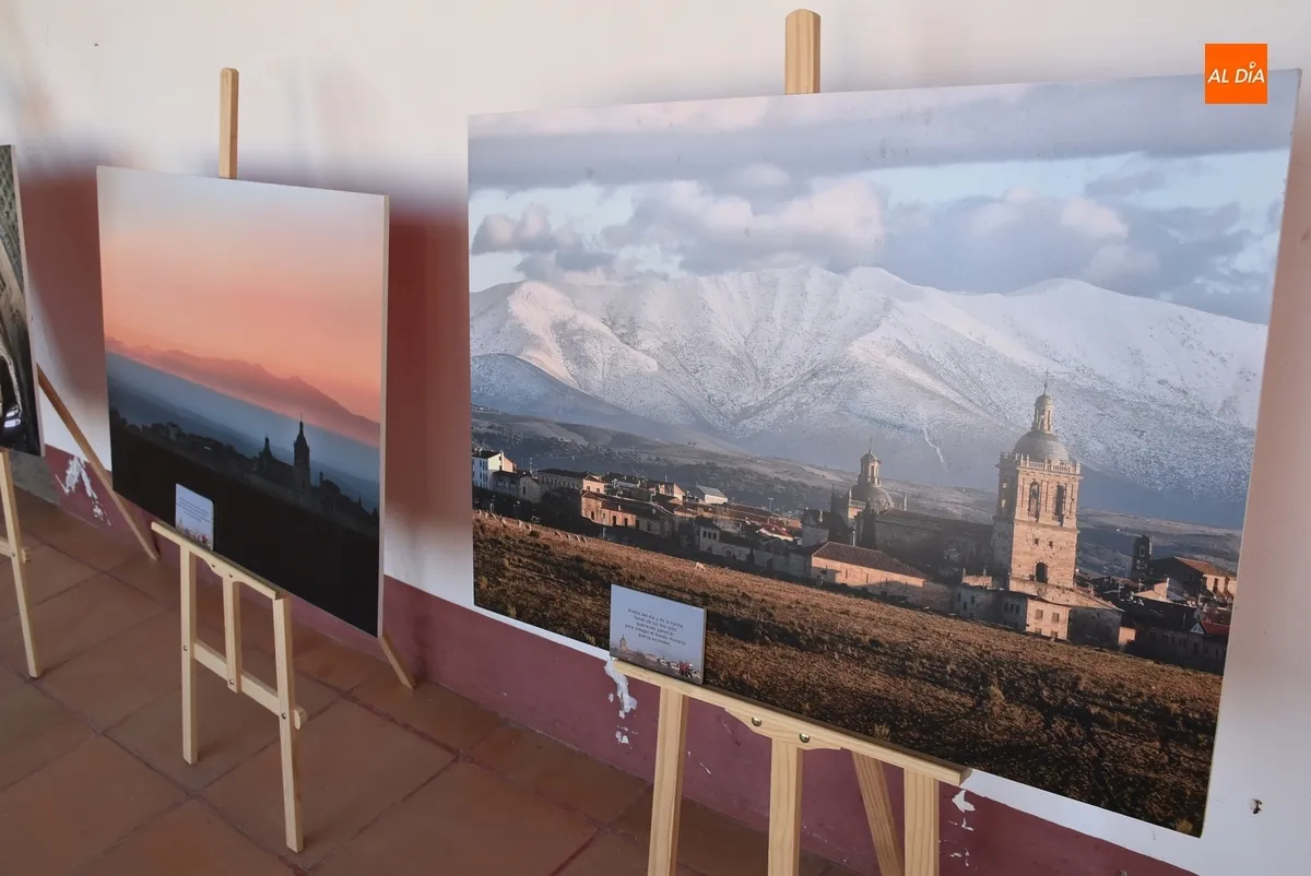 Foto 9 - La Casa Consistorial recibe la expo sobre la Catedral de Santos Vicente y Celia Hidalgo