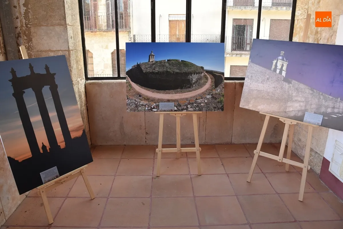 Foto 11 - La Casa Consistorial recibe la expo sobre la Catedral de Santos Vicente y Celia Hidalgo