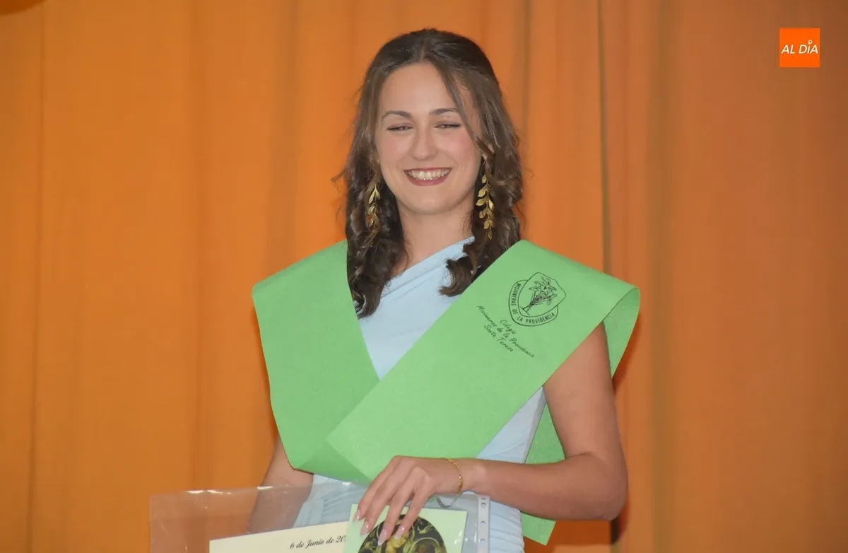 Foto 4 - Los alumnos de 4&ordm; de la ESO de Misioneras-Santa Teresa se grad&uacute;an anim&aacute;ndose a bailar