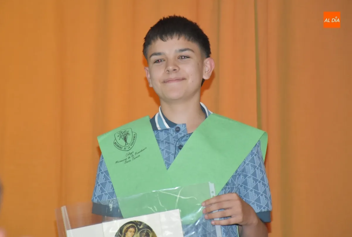 Foto 8 - Los alumnos de 4&ordm; de la ESO de Misioneras-Santa Teresa se grad&uacute;an anim&aacute;ndose a bailar