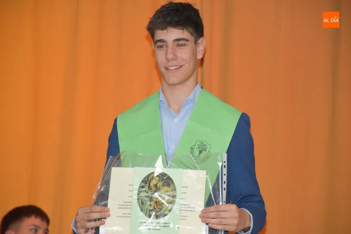 Foto 9 - Los alumnos de 4&ordm; de la ESO de Misioneras-Santa Teresa se grad&uacute;an anim&aacute;ndose a bailar