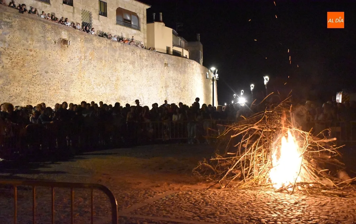 Foto 8 - Ciudad Rodrigo rememora su pasado vet&oacute;n para dar el pistoletazo de salida al verano 2025