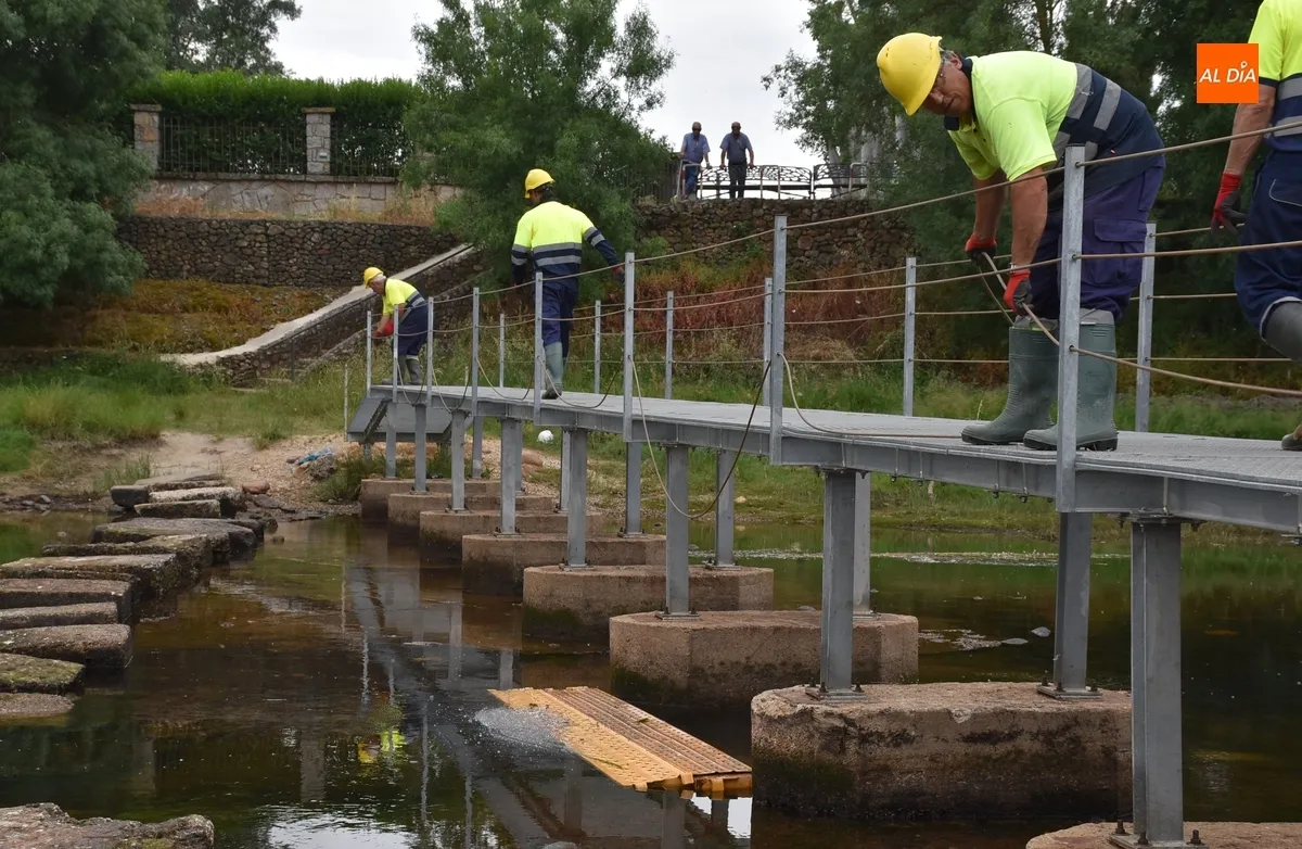 Foto 7 - Desplegada la pasarela del &Aacute;gueda para empezar a dar la bienvenida al verano 2025