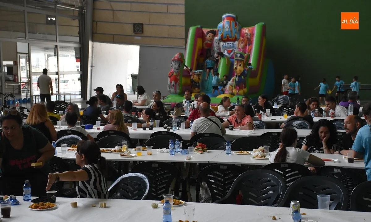 Foto 7 - El III Columnas homenajea por sorpresa a Sim&oacute;n Moreiro en su despedida tras 43 a&ntilde;os en el Club