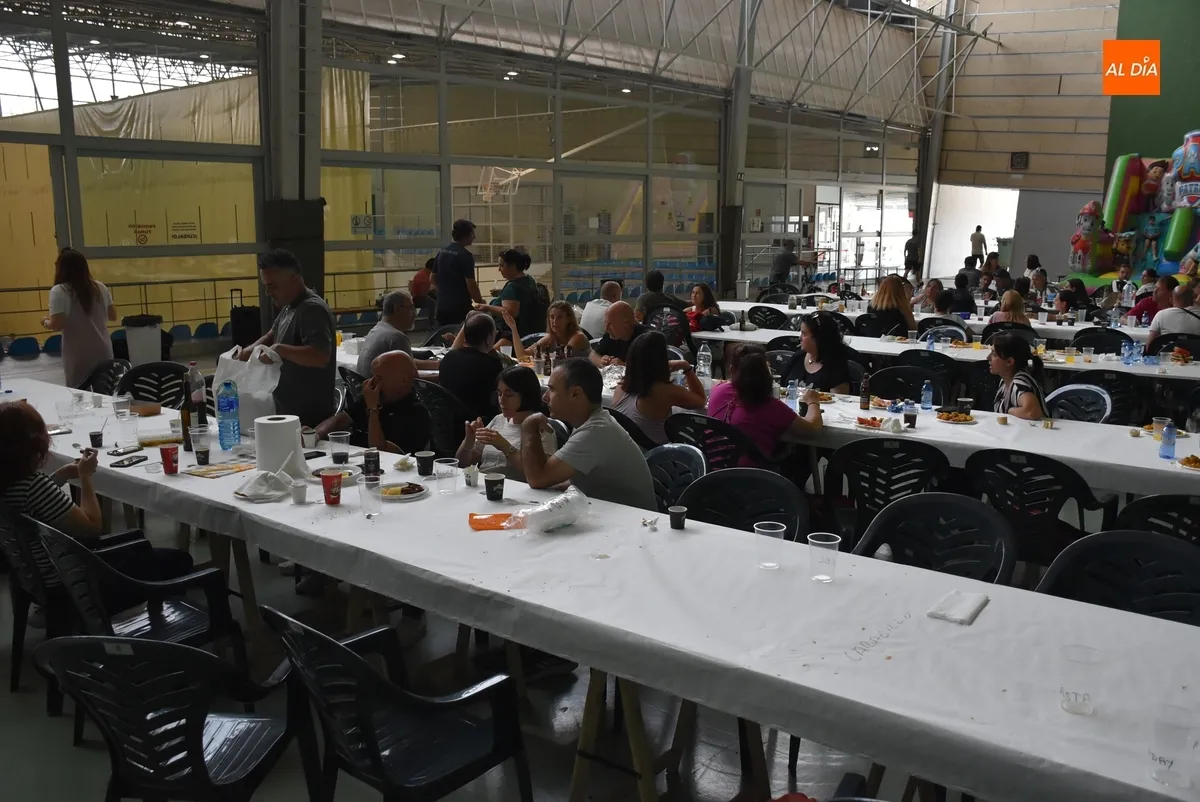 Foto 8 - El III Columnas homenajea por sorpresa a Sim&oacute;n Moreiro en su despedida tras 43 a&ntilde;os en el Club
